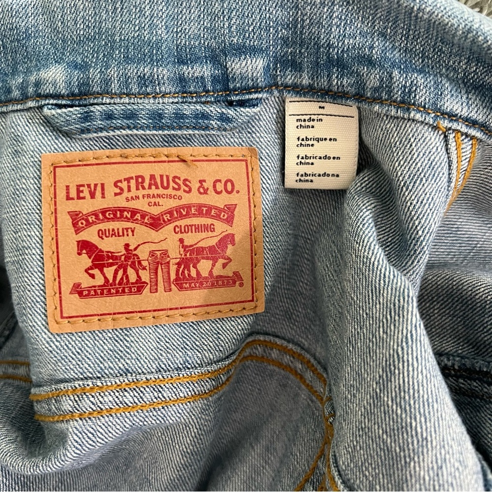 Levi’s Jean Jacket - Picture 8 of 9